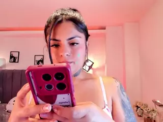 ivynaugthyqueen's Live Sex Cam Show