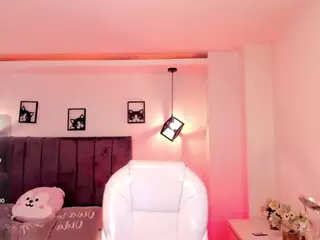 ivynaugthyqueen's Live Sex Cam Show