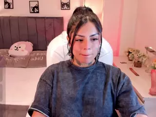 ivynaugthyqueen's Live Sex Cam Show