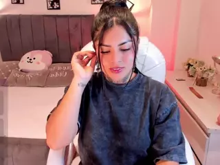 ivynaugthyqueen's Live Sex Cam Show