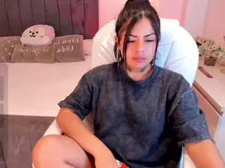 ivynaugthyqueen's Live Sex Cam Show