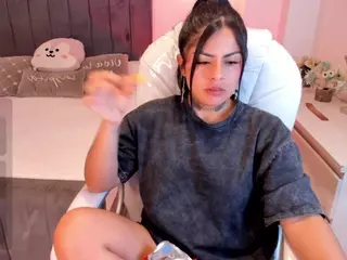 ivynaugthyqueen's Live Sex Cam Show