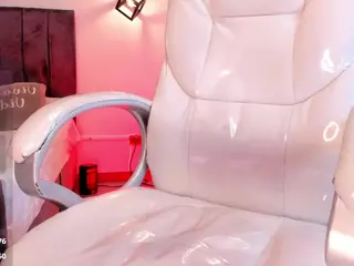 ivynaugthyqueen's Live Sex Cam Show