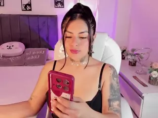 ivynaugthyqueen's Live Sex Cam Show