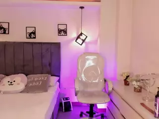 ivynaugthyqueen's Live Sex Cam Show