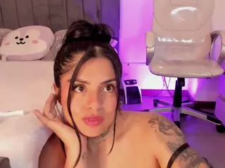 ivynaugthyqueen's Live Sex Cam Show