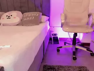 ivynaugthyqueen's Live Sex Cam Show
