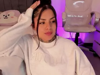ivynaugthyqueen's Live Sex Cam Show