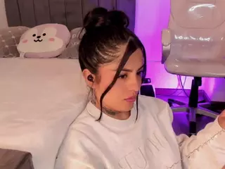 ivynaugthyqueen's Live Sex Cam Show