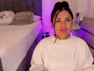 ivynaugthyqueen's Live Sex Cam Show