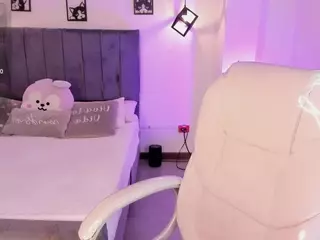 ivynaugthyqueen's Live Sex Cam Show