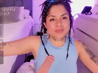 ivynaugthyqueen's Live Sex Cam Show