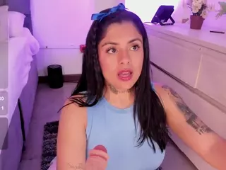 ivynaugthyqueen's Live Sex Cam Show