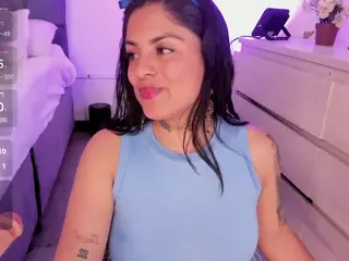 ivynaugthyqueen's Live Sex Cam Show