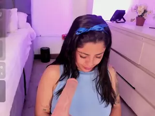 ivynaugthyqueen's Live Sex Cam Show