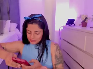 ivynaugthyqueen's Live Sex Cam Show