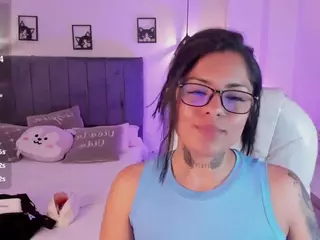 ivynaugthyqueen's Live Sex Cam Show