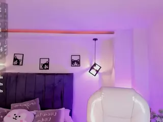 ivynaugthyqueen's Live Sex Cam Show