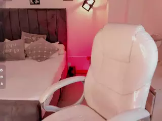 ivynaugthyqueen's Live Sex Cam Show