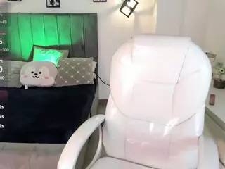 ivynaugthyqueen's Live Sex Cam Show