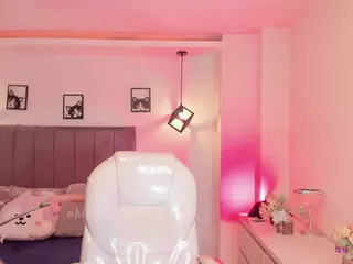 ivynaugthyqueen's Live Sex Cam Show