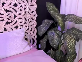 emiiily's Live Sex Cam Show