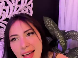 emiiily's Live Sex Cam Show
