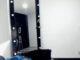 LeaSmlthv's Live Sex Cam Show