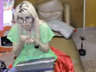 Skinnygirl's Live Sex Cam Show