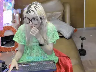 Skinnygirl's Live Sex Cam Show