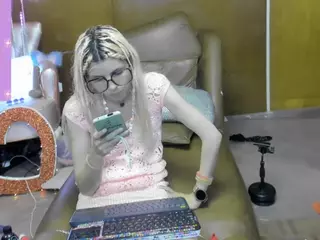 Skinnygirl's Live Sex Cam Show