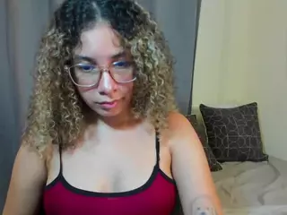 nadiablack's Live Sex Cam Show