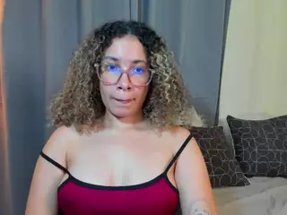 nadiablack's Live Sex Cam Show