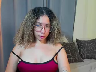 nadiablack's Live Sex Cam Show