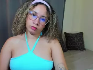 nadiablack's Live Sex Cam Show