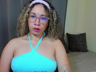 nadiablack's Live Sex Cam Show
