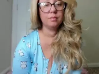 Busty Milf  Topless JOIs's Live Sex Cam Show