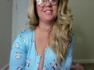 Busty Milf  Topless JOIs's Live Sex Cam Show