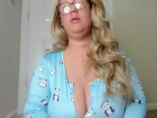 Busty Milf  Topless JOIs's Live Sex Cam Show