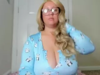 Busty Milf  Topless JOIs's Live Sex Cam Show