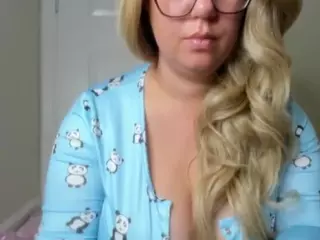 Busty Milf  Topless JOIs's Live Sex Cam Show