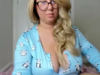 Busty Milf  Topless JOIs's Live Sex Cam Show