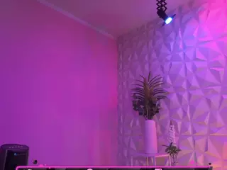 TamaraMilano's Live Sex Cam Show