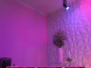 TamaraMilano's Live Sex Cam Show