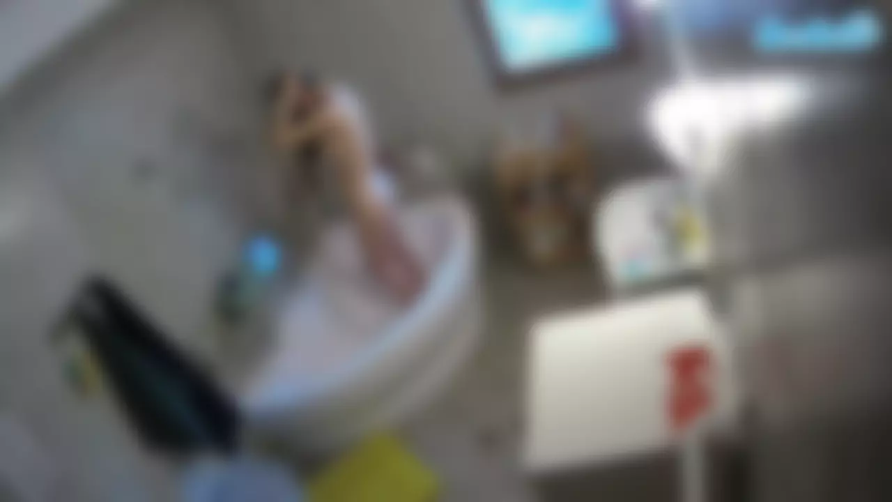 Julmodels Bathroom 1st Floor-2's Live Sex Cam Show