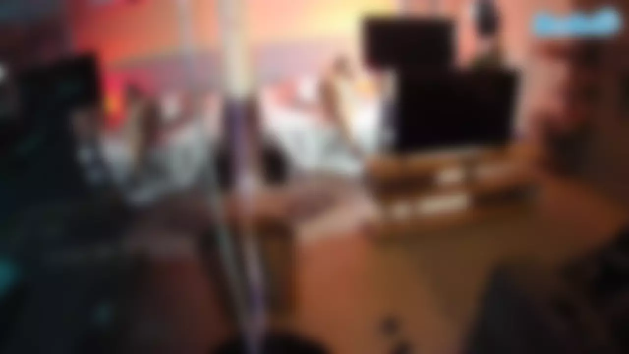 JBTV DiningRoom VoyeurCam's Live Sex Cam Show