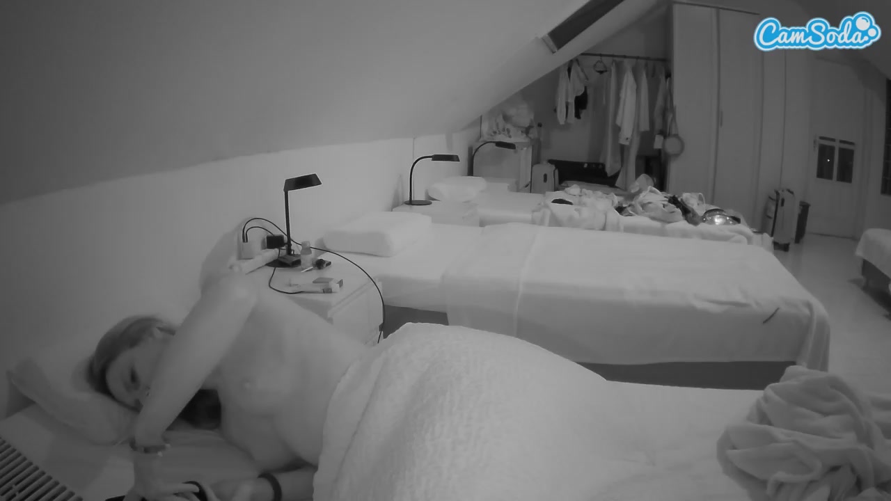 Julmodels Bedroom-D4 Nude on Cam