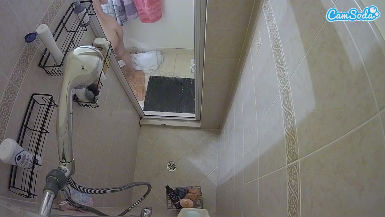 Sexy Girl Shower Nude on Cam