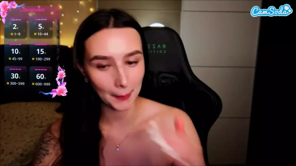 Veronica-Larsson live cam