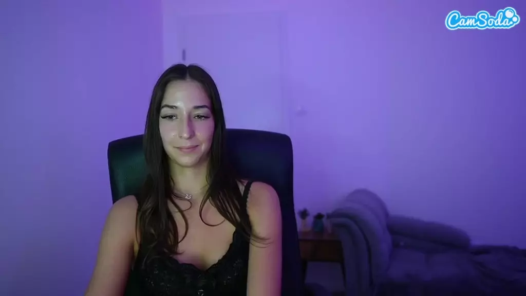 Crystalbrunette18 live cam
